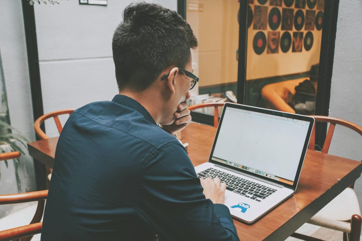 Professional learning environment with modern workspace